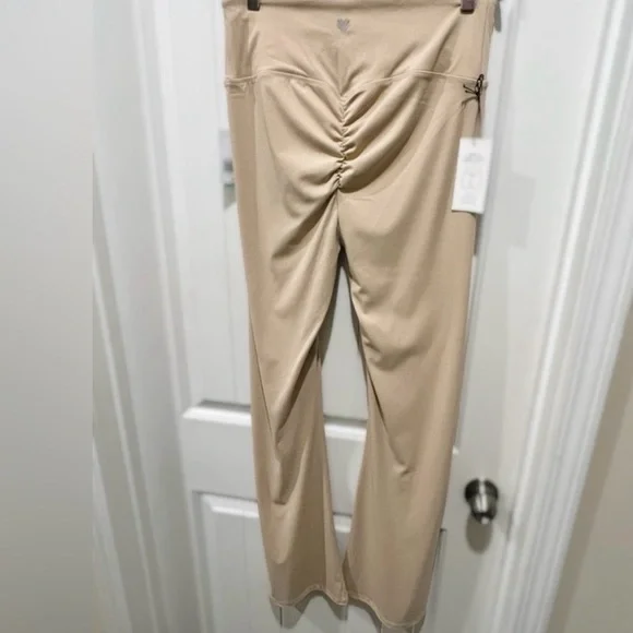 Forever 21 Active Leggings L Desert Sand
Beige NWT - Picture 7 of 11